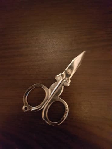 ● Qayçı ● Nerj. Uzunluğu : 8 sm. Qiyməti : 5 azn lalafo.az -da ● Qayçı ● Nerj. Uzunluğu : 8 sm. Qiyməti : 5 azn