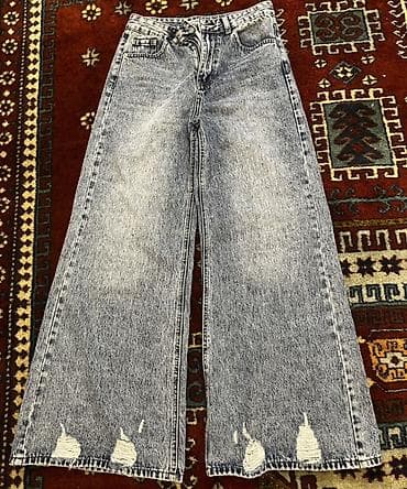 Geniş kəsimli, açıq-boz yuyulmuş (acid wash) cins şalvar. - Model lalafo.az -da Geniş kəsimli, açıq-boz yuyulmuş (acid wash) cins şalvar. - Model