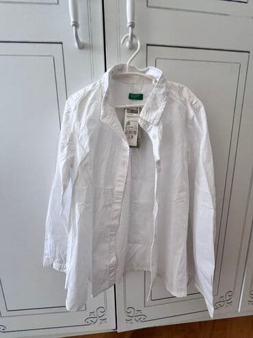 United colors of benetton brendinin ag saroçkasi (hem mekteb ucun hem lalafo.az -da United colors of benetton brendinin ag saroçkasi (hem mekteb ucun hem