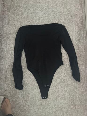 Qadın bodisi – uzunqol, qara rəng. - Kəsim: dərin kvadrat yaxalı lalafo.az -da Qadın bodisi – uzunqol, qara rəng. - Kəsim: dərin kvadrat yaxalı