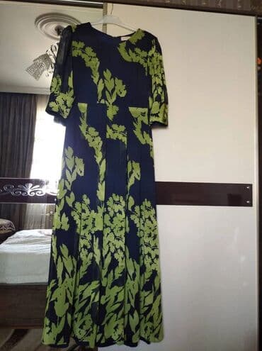 Первое платье 70ман. второе 50 ман. Размер 42. Надеть один раз lalafo.az -da Первое платье 70ман. второе 50 ман. Размер 42. Надеть один раз