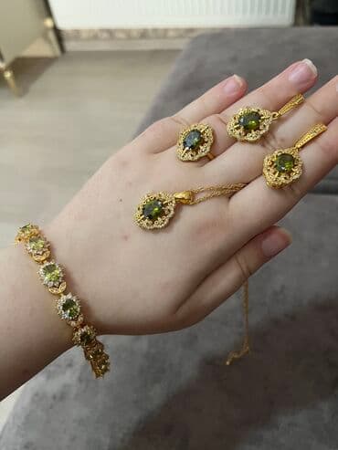 Dəstə daxildir: Kulon, Sarı qızıl lalafo.az -da Dəstə daxildir: Kulon, Sarı qızıl