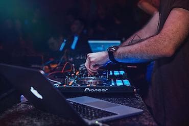 Аниматоры: DJ xidməti – tədbirlər üçün peşəkar musiqi və səs avadanlıqları ilə at lalafo.az — 3 Аниматоры: DJ xidməti – tədbirlər üçün peşəkar musiqi və səs avadanlıqları ilə — 3