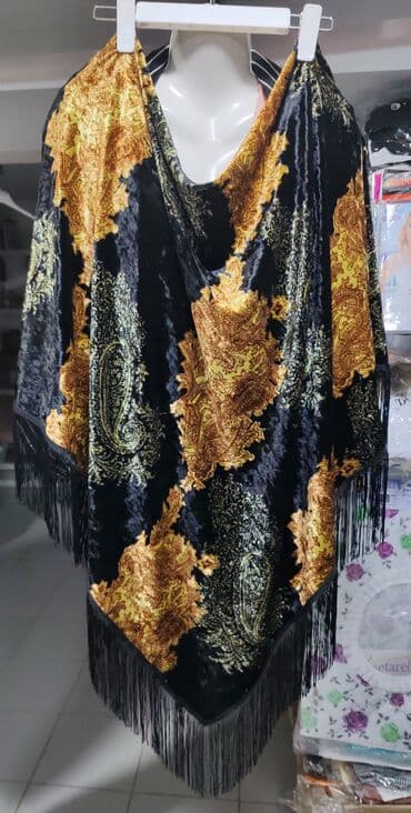 Zərif şal/ponço - Material: yumşaq məxməri parça - Rəng: qara fon lalafo.az -da Zərif şal/ponço - Material: yumşaq məxməri parça - Rəng: qara fon