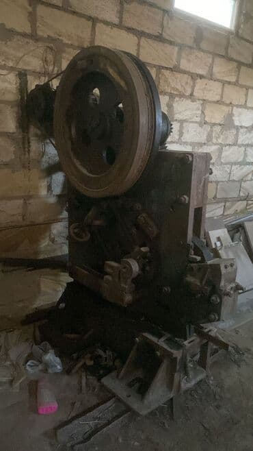 Ağır sənaye üçün mexaniki eksantrik pres - Tip: tək kranka sahib lalafo.az -da Ağır sənaye üçün mexaniki eksantrik pres - Tip: tək kranka sahib