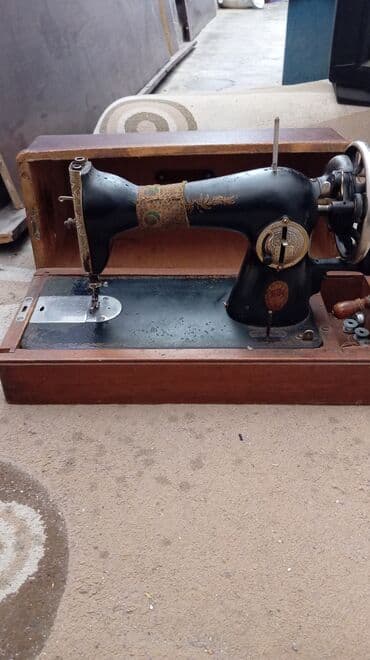 Klassik mexaniki tikiş maşını - Korpus: dözümlü çuqun gövdə, qara lalafo.az -da Klassik mexaniki tikiş maşını - Korpus: dözümlü çuqun gövdə, qara