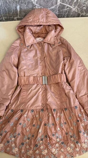 Плащ Les trois valles производства Франция на девочку 8-9 lalafo.az -da Плащ Les trois valles производства Франция на девочку 8-9