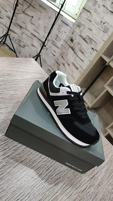 Qara-ağ idman krossovkası razmerler 39-44e kimi - Brend yazısı: “NEW lalafo.az -da Qara-ağ idman krossovkası razmerler 39-44e kimi - Brend yazısı: “NEW