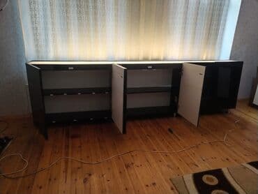 Məhsul: Qara parlaq səthli uzun vitrin/komod sistemi Təsvir: - Müasir lalafo.az -da Məhsul: Qara parlaq səthli uzun vitrin/komod sistemi Təsvir: - Müasir