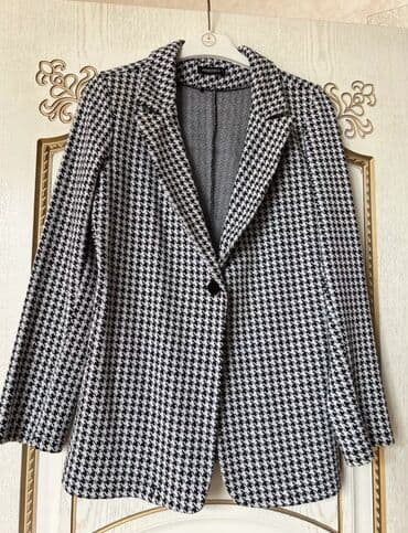 S, M ölçüyə uyğun - Model: bir düyməli, klassik klapanlı yaxa lalafo.az -da S, M ölçüyə uyğun - Model: bir düyməli, klassik klapanlı yaxa