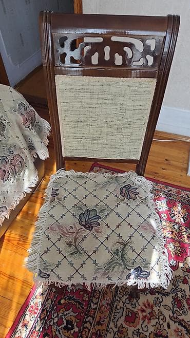 Yemək otağı dəsti – masa və stullar - Material: massiv ağac karkas lalafo.az -da Yemək otağı dəsti – masa və stullar - Material: massiv ağac karkas