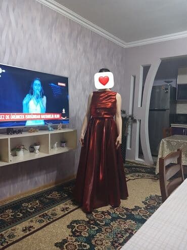 Qırmızı şərab rəngində uzun gecə/libas - Parlaq atlas/saten effektli lalafo.az -da Qırmızı şərab rəngində uzun gecə/libas - Parlaq atlas/saten effektli