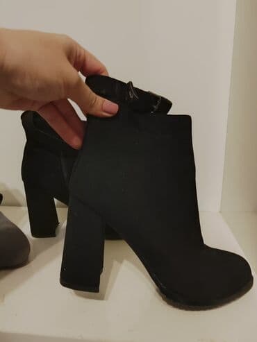 Qara 38 razmer 12 azn,
boz 37 razmer 5 azn lalafo.az -da Qara 38 razmer 12 azn,
boz 37 razmer 5 azn