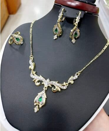 Dəstə daxildir: Boyunbağı, Sarı qızıl lalafo.az -da Dəstə daxildir: Boyunbağı, Sarı qızıl