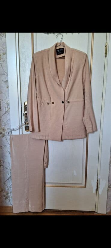 Kostyum yeni kimidir,materialı kətandır.Heç bir problemi yoxdur.1-2 lalafo.az -da Kostyum yeni kimidir,materialı kətandır.Heç bir problemi yoxdur.1-2