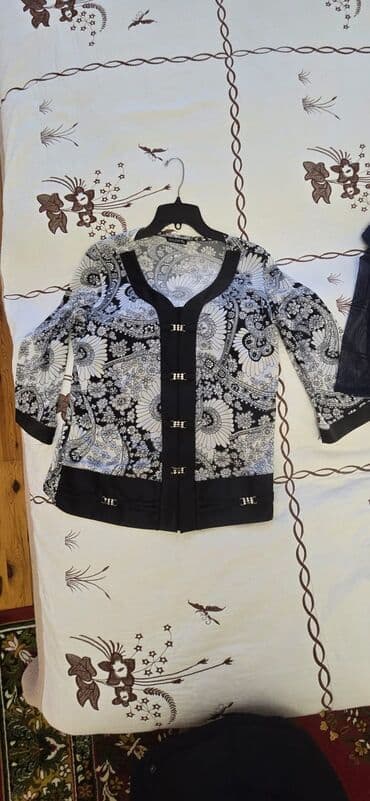 Qadın üst geyimi – naxışlı kofta/kardiqan - Rəng: qara-ağ - Dizayn lalafo.az -da Qadın üst geyimi – naxışlı kofta/kardiqan - Rəng: qara-ağ - Dizayn