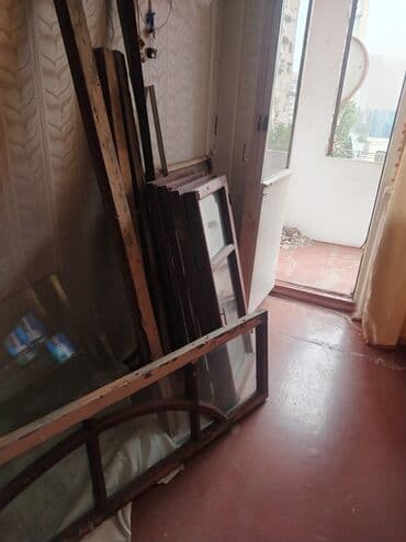 Ev təmir olunduğu üçün evdə olan işlənmiş taxta qapılar pəncərələr lalafo.az -da Ev təmir olunduğu üçün evdə olan işlənmiş taxta qapılar pəncərələr