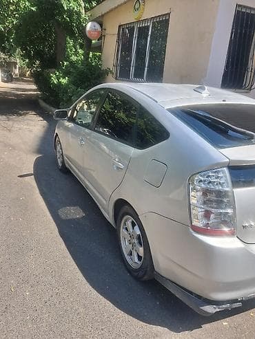 Gümüşü rəngli Toyota Prius avtomobili. kreditlə 30ay 550azn lalafo.az -da Gümüşü rəngli Toyota Prius avtomobili. kreditlə 30ay 550azn