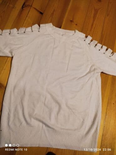 Ağ yun kofta, yarım qol. təzədir, heç geyilməyib lalafo.az -da Ağ yun kofta, yarım qol. təzədir, heç geyilməyib