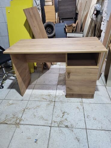 Yeni, İşçi üçün, Dördbucaq masa lalafo.az -da Yeni, İşçi üçün, Dördbucaq masa