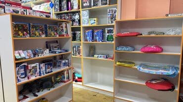 Sifarişlə şərab evi üçün vitrinlər: Mağaza vitrinləri satılır – ideal vəziyyətdə Oyuncaq mağazasında lalafo.az -da — 4 Sifarişlə şərab evi üçün vitrinlər: Mağaza vitrinləri satılır – ideal vəziyyətdə Oyuncaq mağazasında — 4