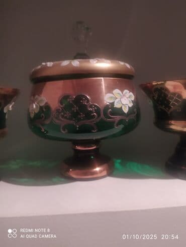 Bəzəkli şüşə şirniyyat qabı – qapaqlı və ayaqlı - Material: qalın lalafo.az -da Bəzəkli şüşə şirniyyat qabı – qapaqlı və ayaqlı - Material: qalın