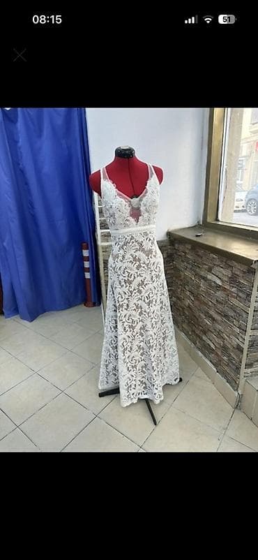 Ağ rəngli, incə krujeva detallı uzun ziyafət/ gəlinlik donu. - Model lalafo.az -da Ağ rəngli, incə krujeva detallı uzun ziyafət/ gəlinlik donu. - Model