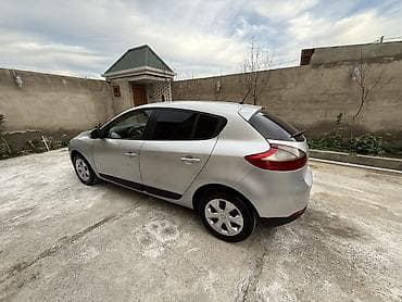 Renault Megane III, gümüş rəngli hetçbek. Texniki xüsusiyyətlər və lalafo.az -da Renault Megane III, gümüş rəngli hetçbek. Texniki xüsusiyyətlər və