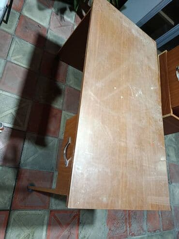 Ofis masasi yaxsi veziyetde lalafo.az -da Ofis masasi yaxsi veziyetde