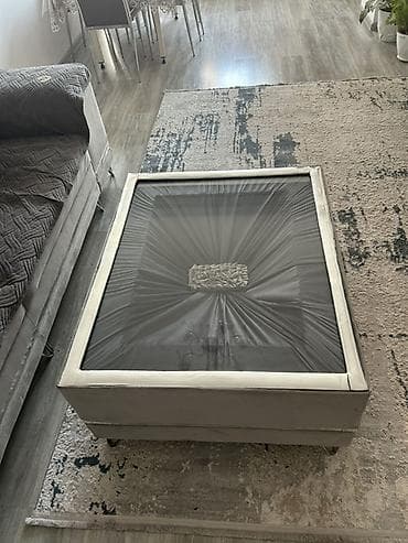 Kvadrat formalı salon masası - Dizayn: Yumşaq toxumalı, açıq boz lalafo.az -da Kvadrat formalı salon masası - Dizayn: Yumşaq toxumalı, açıq boz