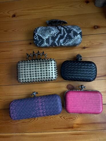 Çantalar.İlan dərili və Bənövşəyi rəng olan 25manat.Qalan hər biri 20 lalafo.az -da Çantalar.İlan dərili və Bənövşəyi rəng olan 25manat.Qalan hər biri 20