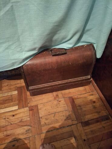 Qədimi tikiş maşını. işləyir80man. gəncə şəhərində lalafo.az -da Qədimi tikiş maşını. işləyir80man. gəncə şəhərində