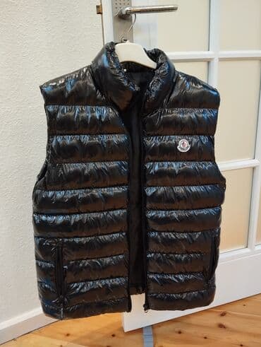 Moncler kişi üçün yüngül pufik jilet - Rəng: qara, parlaq tekstur - lalafo.az -da Moncler kişi üçün yüngül pufik jilet - Rəng: qara, parlaq tekstur -