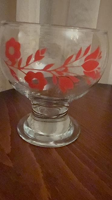 Şüşə şamdan - Material: şəffaf, qalın şüşə - Dizayn: qabın üzərində lalafo.az -da Şüşə şamdan - Material: şəffaf, qalın şüşə - Dizayn: qabın üzərində