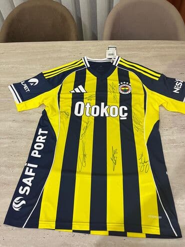 Шлемы: Fənərbaxçanın yeni sezon original forması, 8 məşhur futbolçunun imzası at lalafo.az — 2 Шлемы: Fənərbaxçanın yeni sezon original forması, 8 məşhur futbolçunun imzası — 2