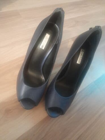 Tuflilər, Guess, Ölçü: 37, rəng - Göy, İşlənmiş lalafo.az -da Tuflilər, Guess, Ölçü: 37, rəng - Göy, İşlənmiş