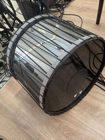 Davul - Korpus: silindrik, bərk materialdan hazırlanmış, qara lalafo.az -da Davul - Korpus: silindrik, bərk materialdan hazırlanmış, qara