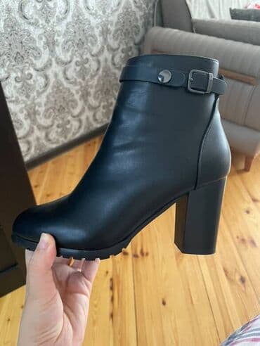 Qadın üçün qara dəri bot Heqiqi Deri uzunbogaz çekme satilir cemi bir lalafo.az -da Qadın üçün qara dəri bot Heqiqi Deri uzunbogaz çekme satilir cemi bir
