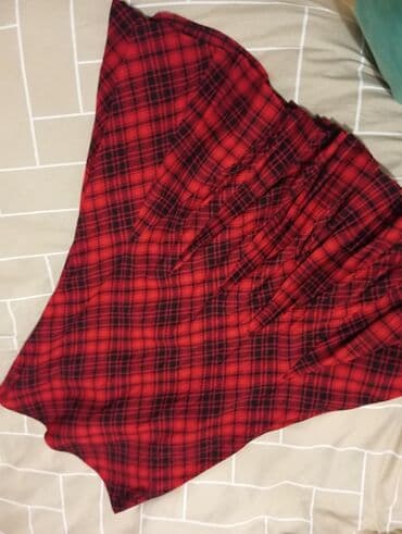 Qırmızı-qara rəngli, xətlərli (plaid) naxışlı ətək. - Model: Vintaj lalafo.az -da Qırmızı-qara rəngli, xətlərli (plaid) naxışlı ətək. - Model: Vintaj