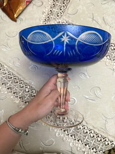 Kobalt-mavi şüşədən dekorativ qab (ayaqlı) - Material: qalın lalafo.az -da Kobalt-mavi şüşədən dekorativ qab (ayaqlı) - Material: qalın