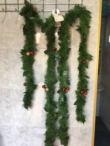 Yeni il bəzəyi,Qirlyanda,2 eded,2si xirda sharla,ev dekoru uchun,bir lalafo.az -da Yeni il bəzəyi,Qirlyanda,2 eded,2si xirda sharla,ev dekoru uchun,bir