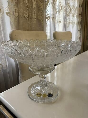 Şüşə/kristal ayaqlı meyvə qabı – dekorativ oyma naxışlı - Material lalafo.az -da Şüşə/kristal ayaqlı meyvə qabı – dekorativ oyma naxışlı - Material