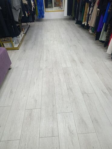 Açıq boz çalarlı, ağac teksturalı döşəmə örtüyü - Material: laminat lalafo.az -da Açıq boz çalarlı, ağac teksturalı döşəmə örtüyü - Material: laminat