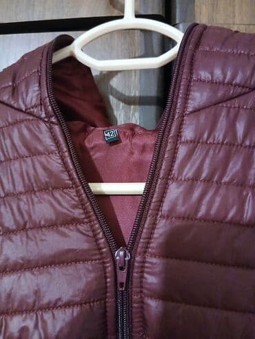 Bordo rəngli, quilt (tikişli) naxışlı yüngül şişmə gödəkçə. - lalafo.az -da Bordo rəngli, quilt (tikişli) naxışlı yüngül şişmə gödəkçə. -