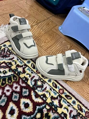 Uşaq ici tuklu batinka baha alinib ayagina balacadi 2defe geyindi daha lalafo.az -da Uşaq ici tuklu batinka baha alinib ayagina balacadi 2defe geyindi daha