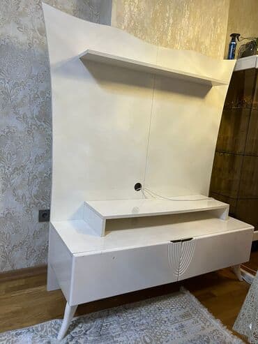 Tv stend satilir. Azadliq metrosunun yanindadi lalafo.az -da Tv stend satilir. Azadliq metrosunun yanindadi