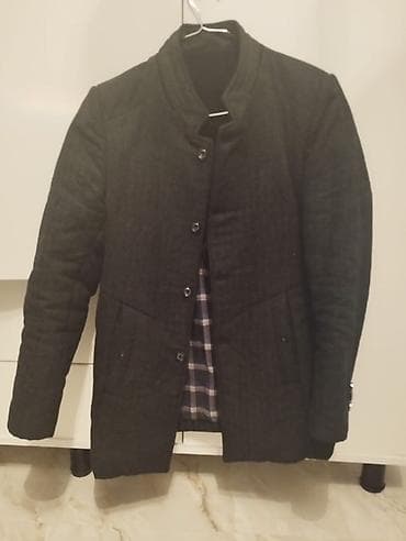 Qara rəngli kişi qışlıq palto təzə kimi qalib az istifade olunub lalafo.az -da Qara rəngli kişi qışlıq palto təzə kimi qalib az istifade olunub