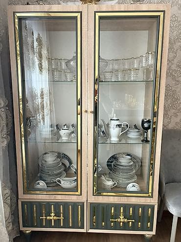 Qonaq otağı üçün dekorativ mebel dəsti Tərkib: - 2 qapılı vitrin lalafo.az -da Qonaq otağı üçün dekorativ mebel dəsti Tərkib: - 2 qapılı vitrin