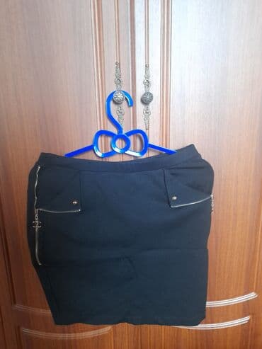 Qadın yubkası – qara rəng, mini uzunluq. - Model: bədənə oturan, düz lalafo.az -da Qadın yubkası – qara rəng, mini uzunluq. - Model: bədənə oturan, düz