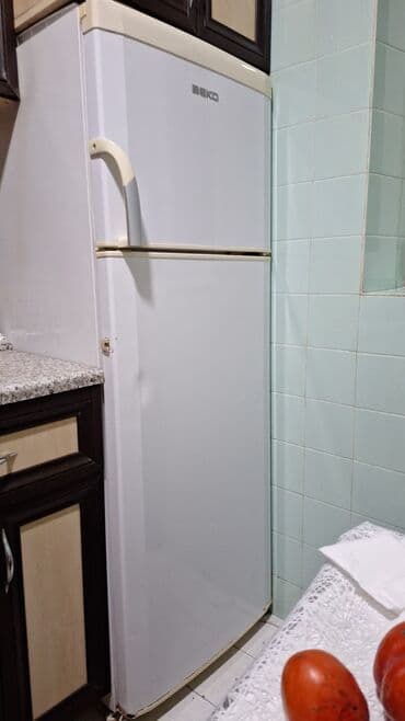 Soyuducu islek veziyyetdedir.Hecbir problemi yoxdu.Qiymeti 180 lalafo.az -da Soyuducu islek veziyyetdedir.Hecbir problemi yoxdu.Qiymeti 180